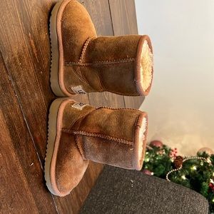 UGG Toddler size 6 used short Chestnut boots